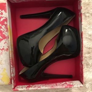 Chinese Laundry “More Please” Pumps